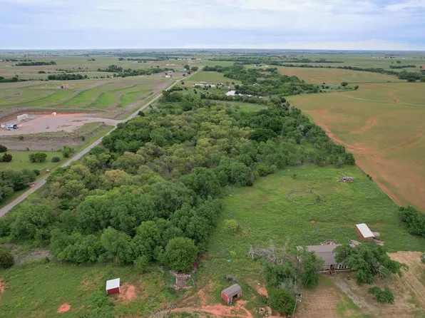 10910 N 2260th Rd, Clinton, OK 73601
