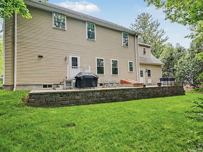 11 Maple Dr — Photo 25