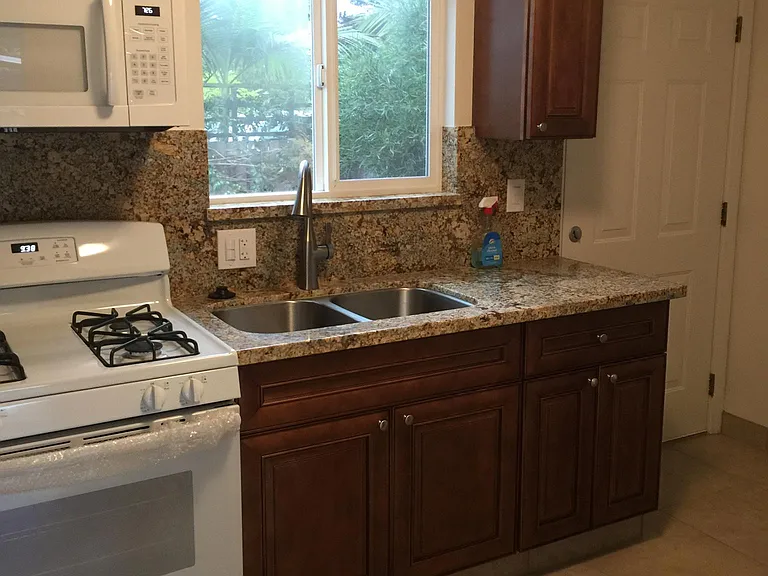 562 Hermes Ave — Photo 3