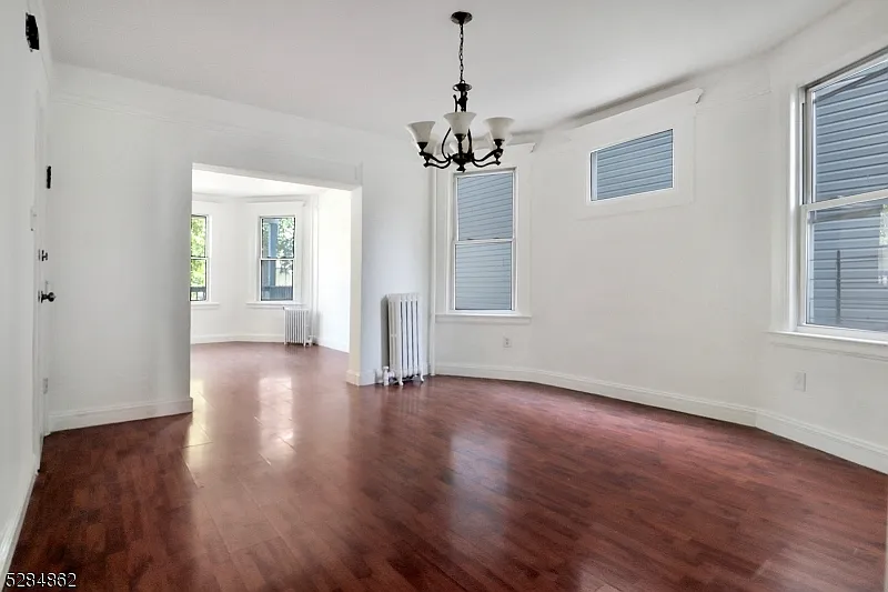 3 bed, 1.0 bath, $2,500 — Photo 3