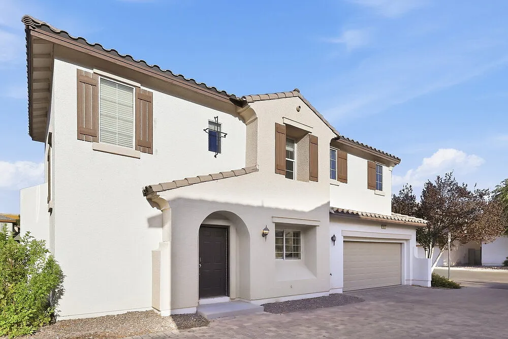 3 bed, 2.5 bath, 1364 sqft, $2,035 — Photo 4