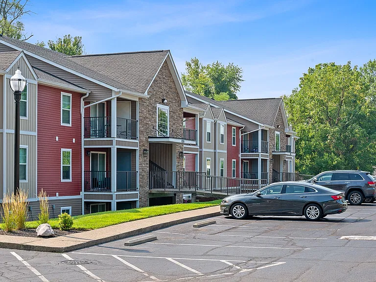 Galbraith Pointe Apartments and Townhomes — Photo 46