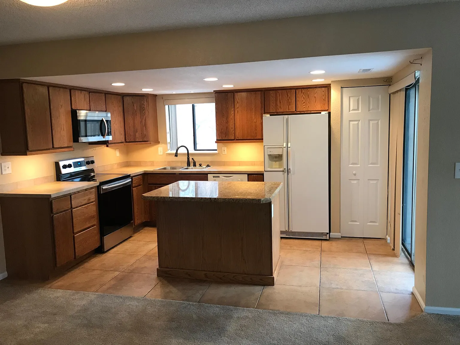 1 bed, 850 sqft, $1,750 — Photo 2