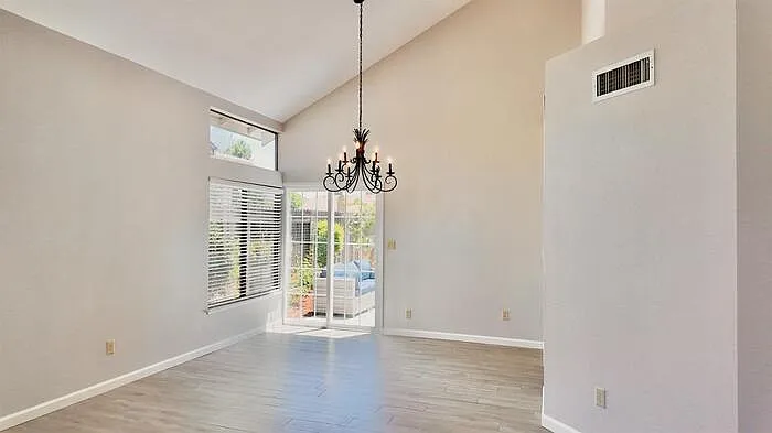 3 bed, 2.5 bath, 1730 sqft, $2,995 — Photo 4