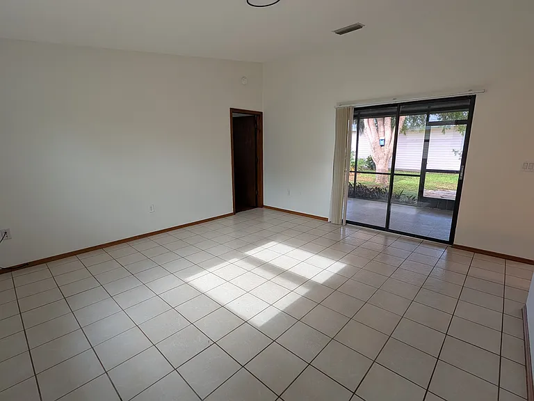 517 Bearded Oaks Cir — Photo 17