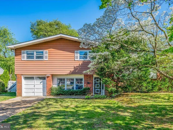 2124 Coventry Dr, Wilmington, DE 19810