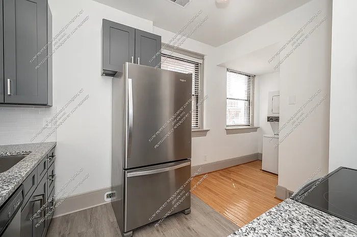 211 W 9th St #5 — Photo 8