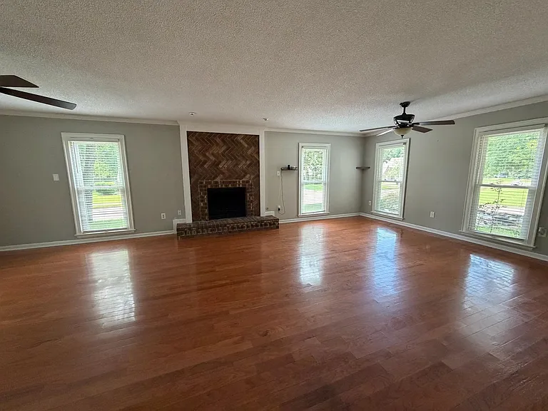 2910 Foster Dale Cv — Photo 13
