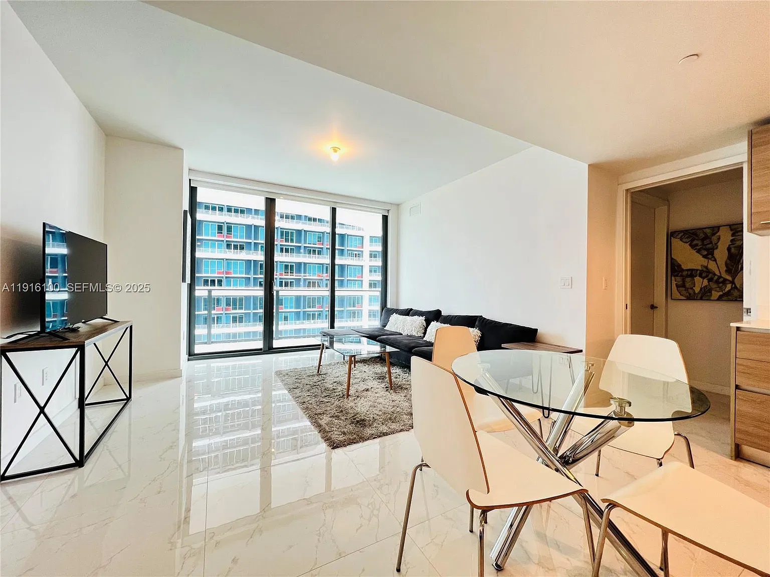 1 bed, 570 sqft, $3,400 — Photo 3