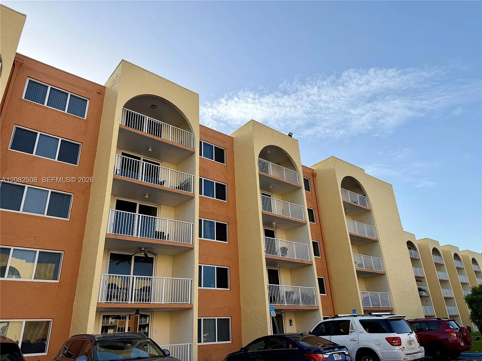Coral Gate West Condo — Photo 1