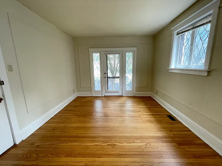 6326 Southwood Ave — Photo 3