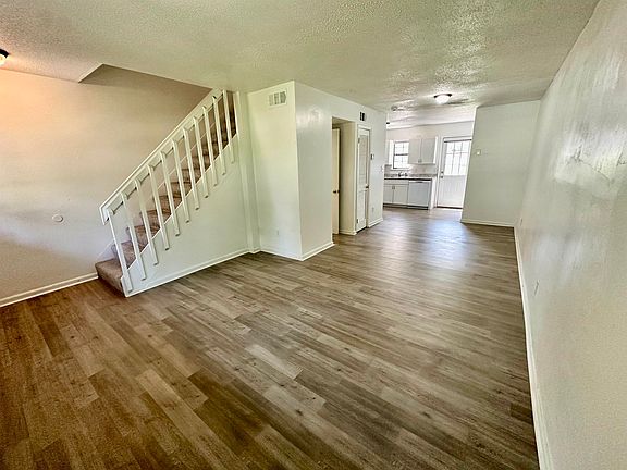 2nd image of 3725 Aksarben Dr