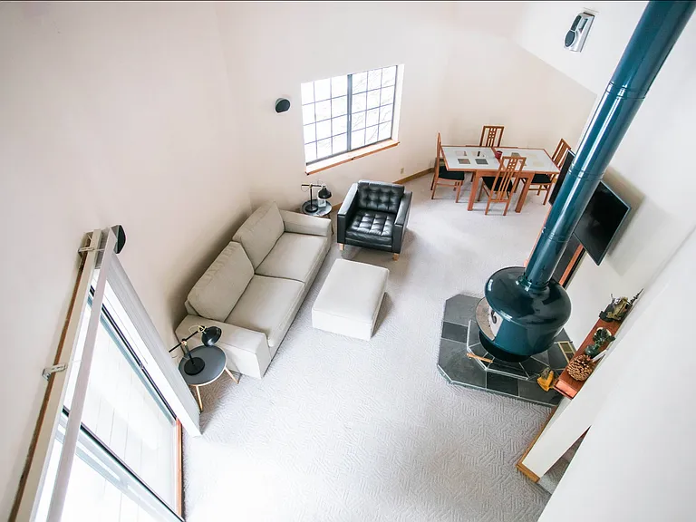 1434 Skyline Dr — Photo 8