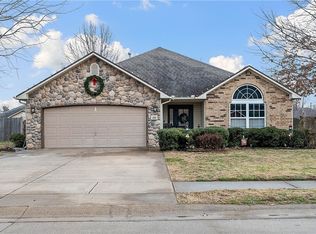 400 Willow St, Gentry, AR 72734