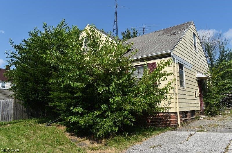 1st image of 3671 E 116th St