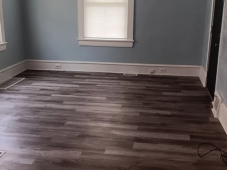 322 N Broadway — Photo 12