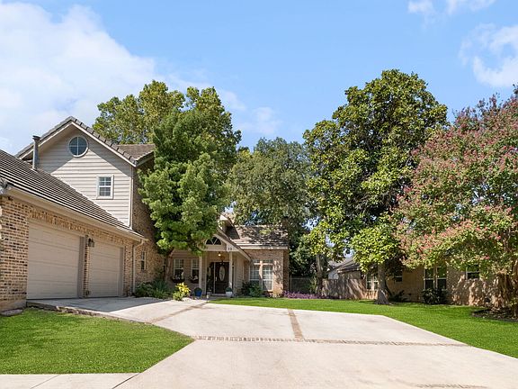 3rd image of 13 GRANBURG CIR