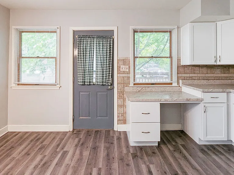 1408 N Lorraine Ave — Photo 3