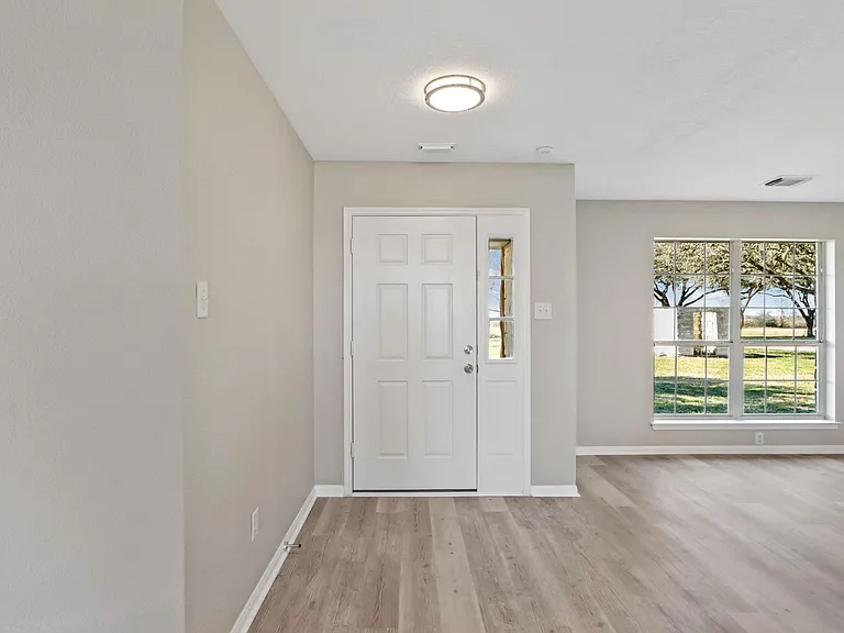 2445 Woods Rd — Photo 4