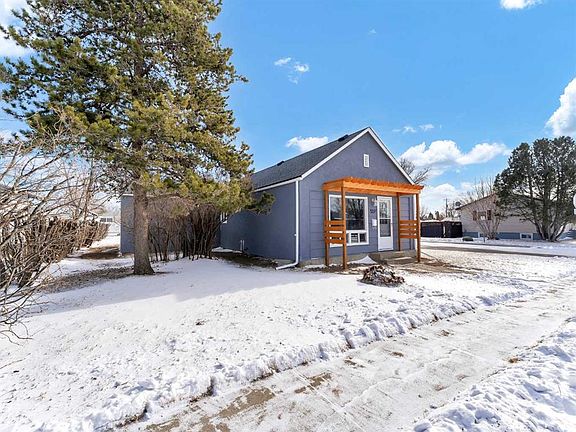 2nd image of 537 W 3rd St SE