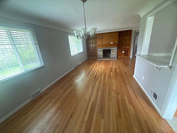 5th image of 913 Lakeshore Dr