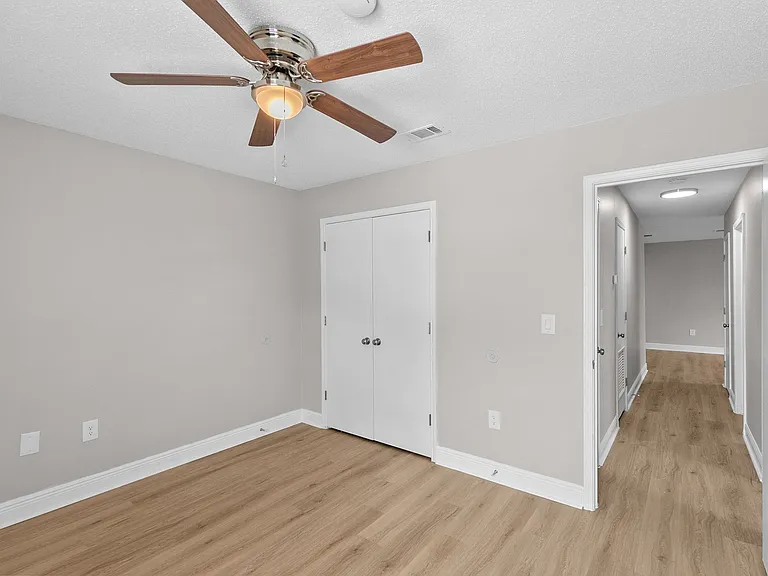 Megan Manor — Photo 18