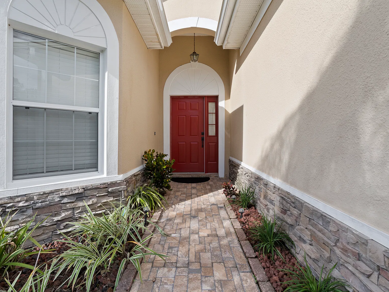 555 Fern Lake Dr — Photo 3