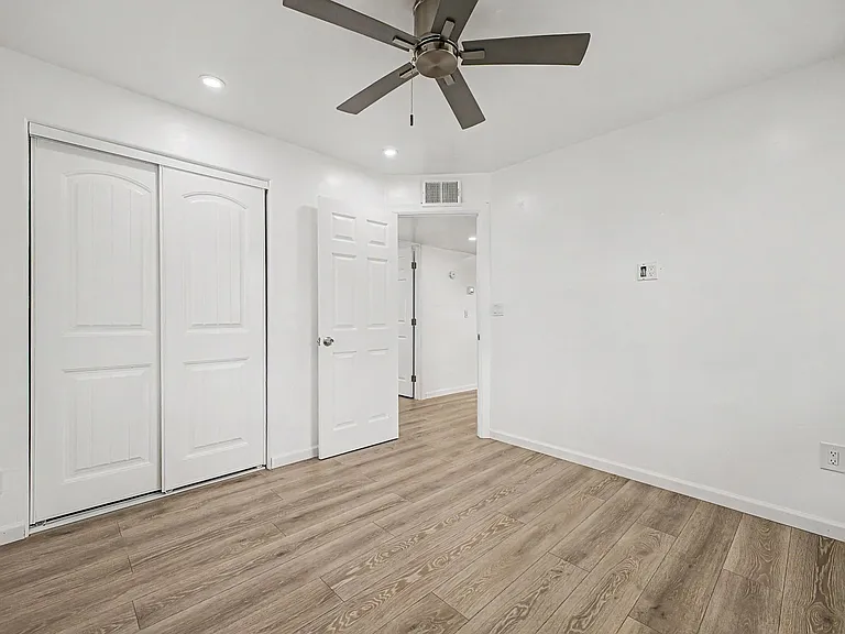 2309 N Columbus Blvd — Photo 13