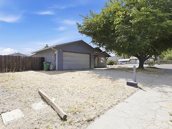 5th image of 802 Tamarack Way