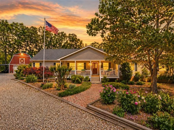 113 Westwood Dr, Westminster, SC 29693