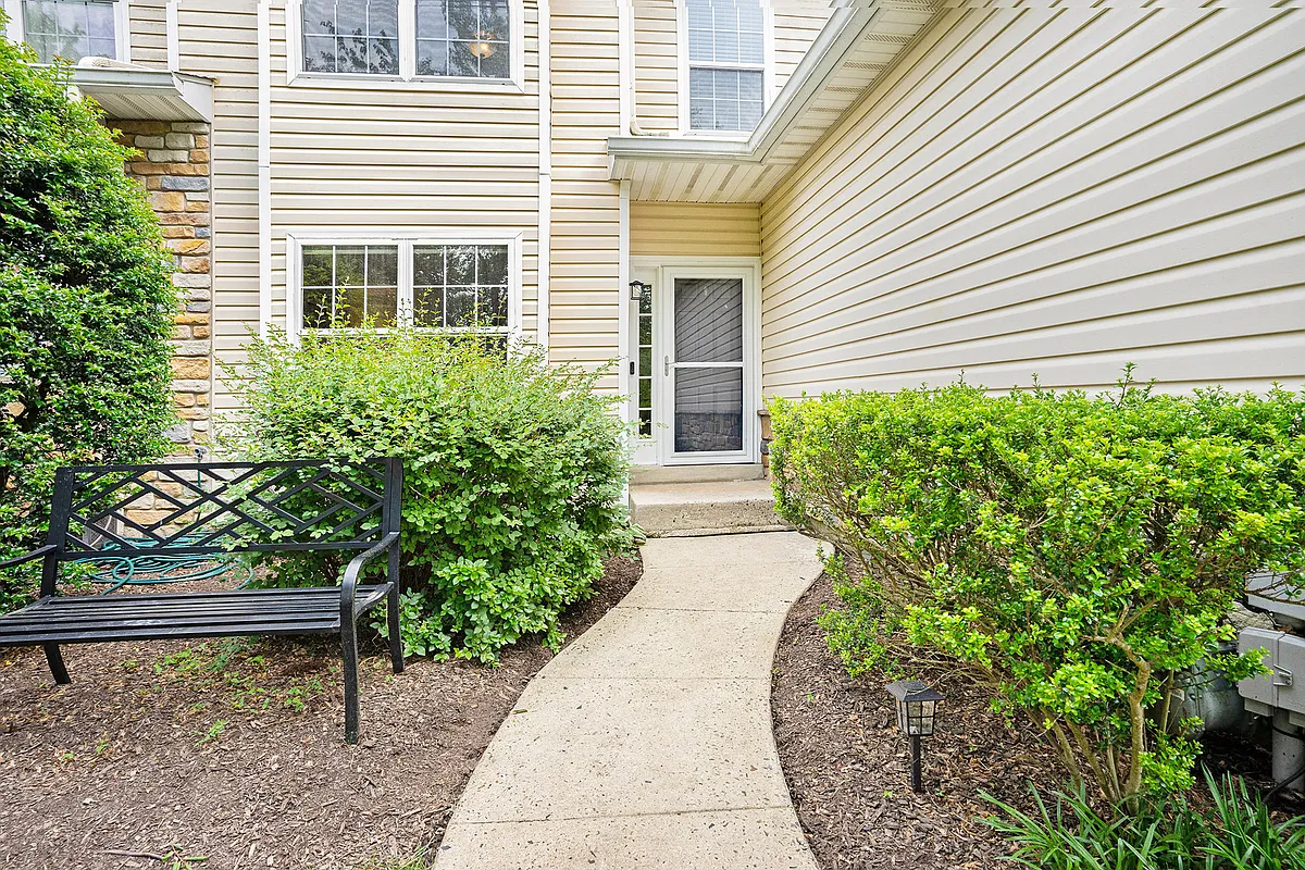Building Photo - 120 Medinah Dr
