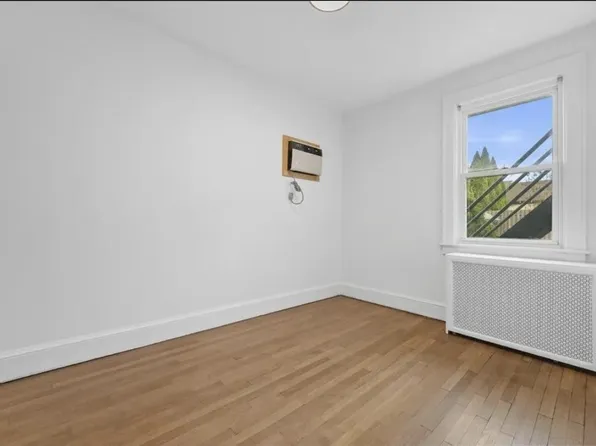 838 Roosevelt Avenue image 13 of 15