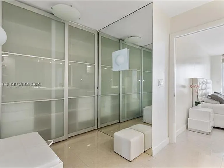 2401 Collins Ave #1110 — Photo 2