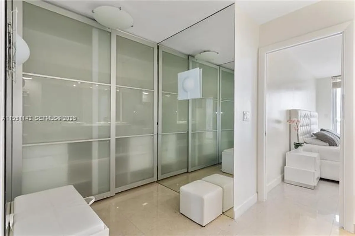 Building Photo - 2401 Collins Ave #1110