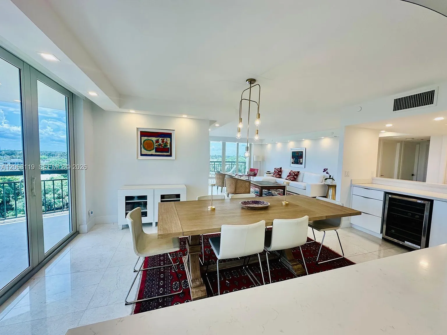 Carlton Condo — Photo 3