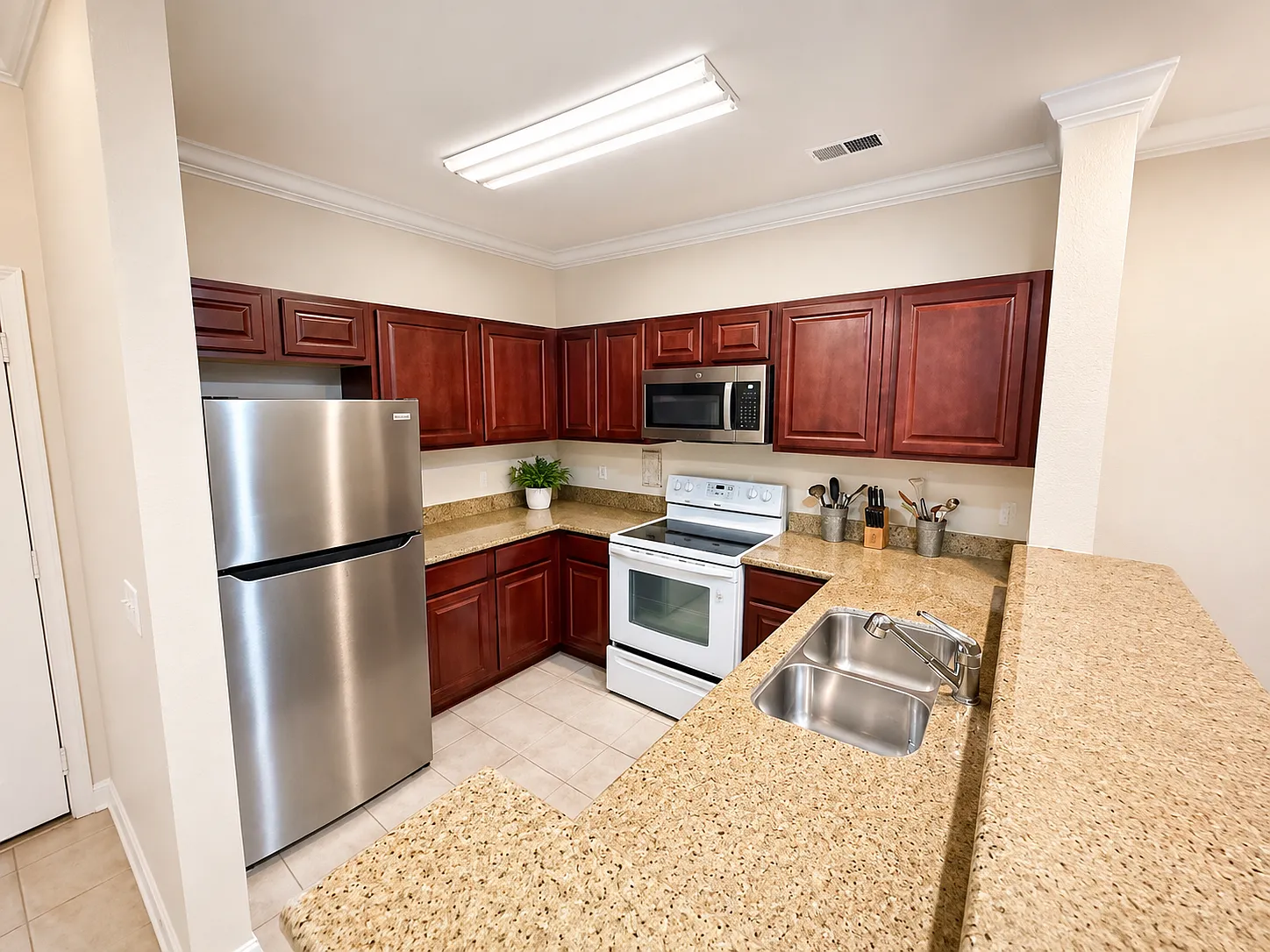 3 bed, 2.0 bath, 1250 sqft, $1,795 — Photo 3