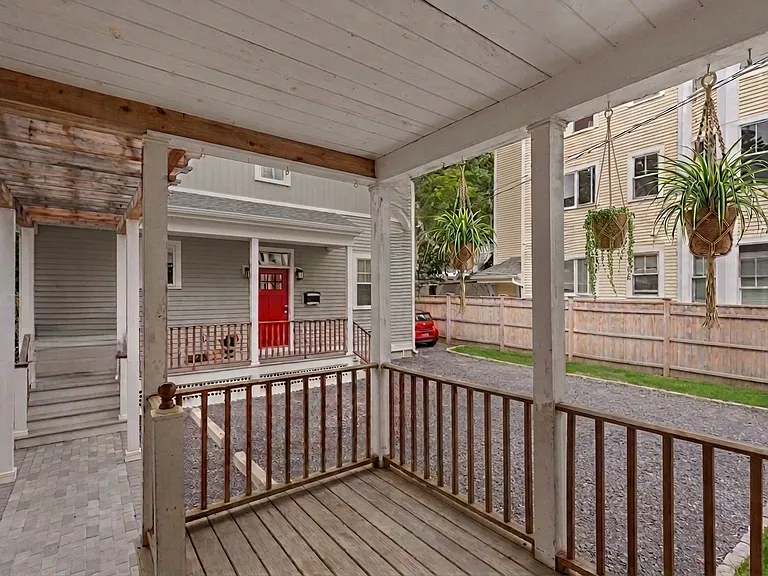 191 Davis Ave — Photo 20