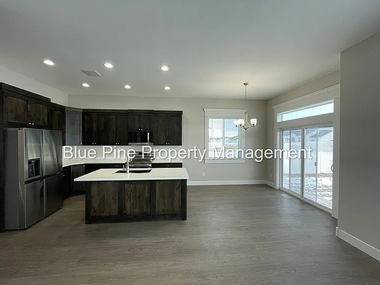 6047 Cedarwood Ln — Photo 3