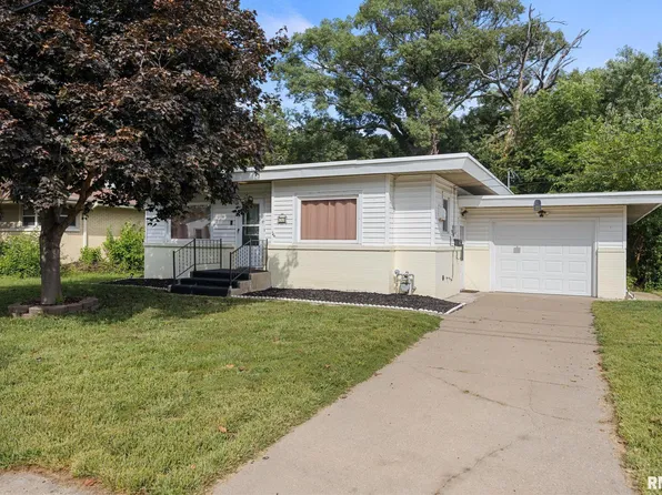 13 Alexander Ln, Bartonville, IL 61607