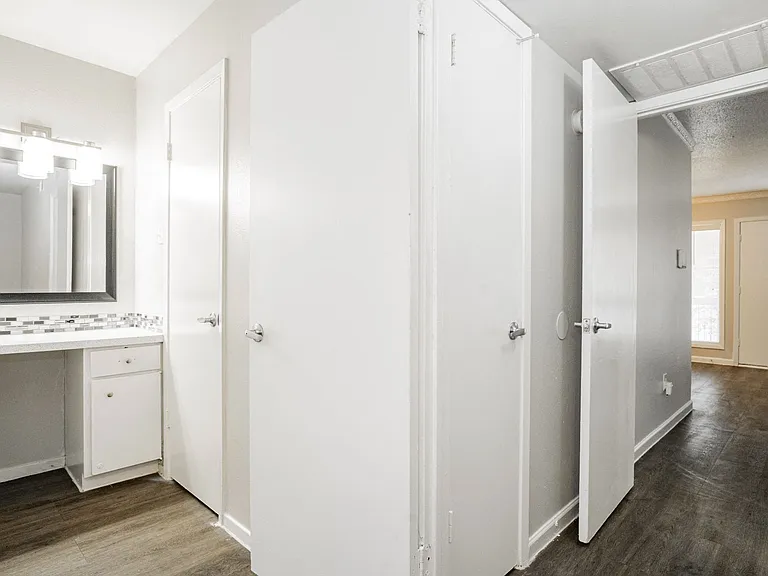 Aero White Rock — Photo 40