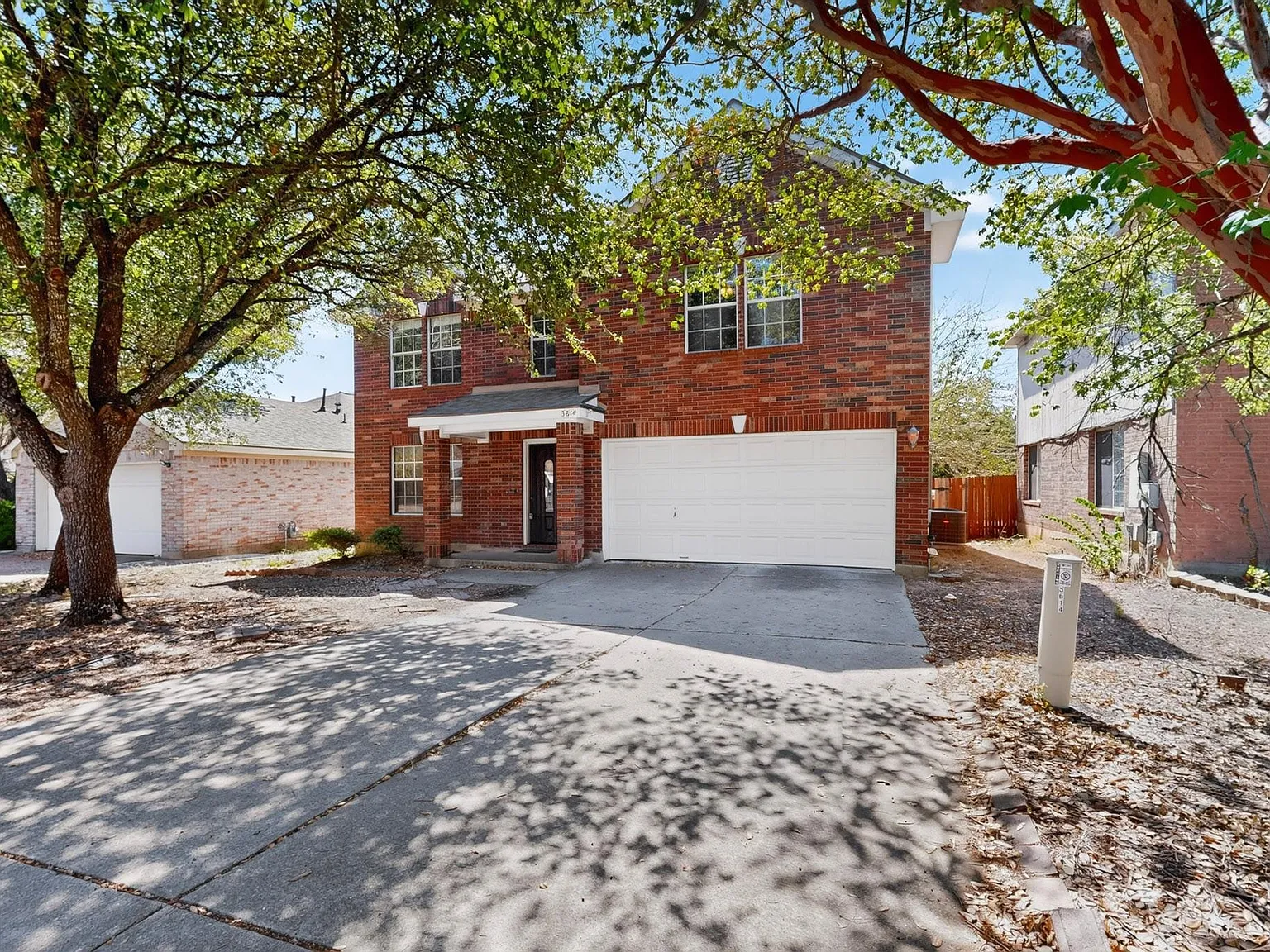 3 bed, 2.5 bath, 2793 sqft, $2,200 — Photo 2