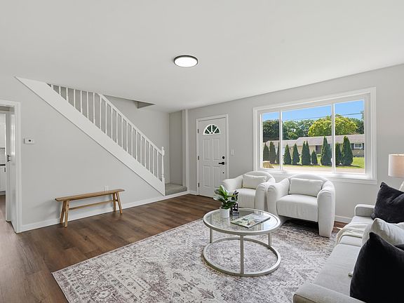 4th image of 595 1st St