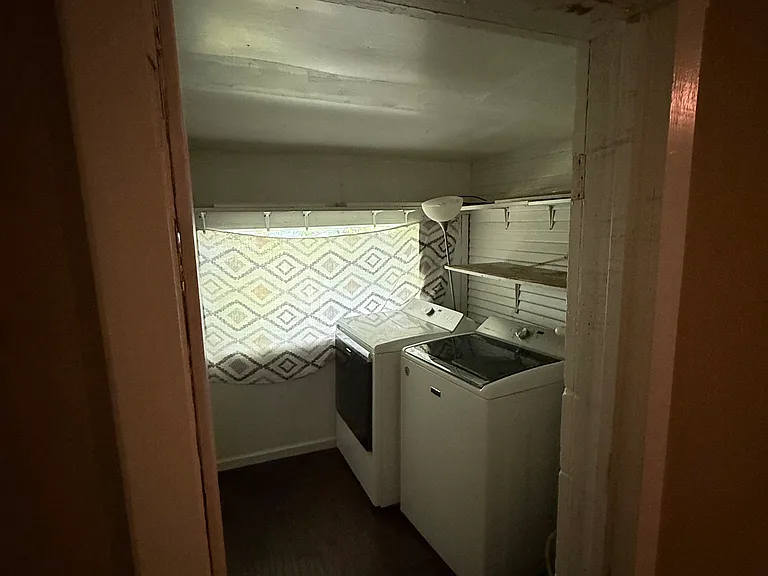 214 Yeates St — Photo 8