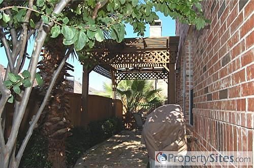 2nd image of 8111 Crabapple Ln