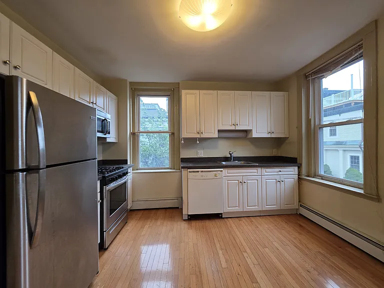 533 Chapel St #C — Photo 2