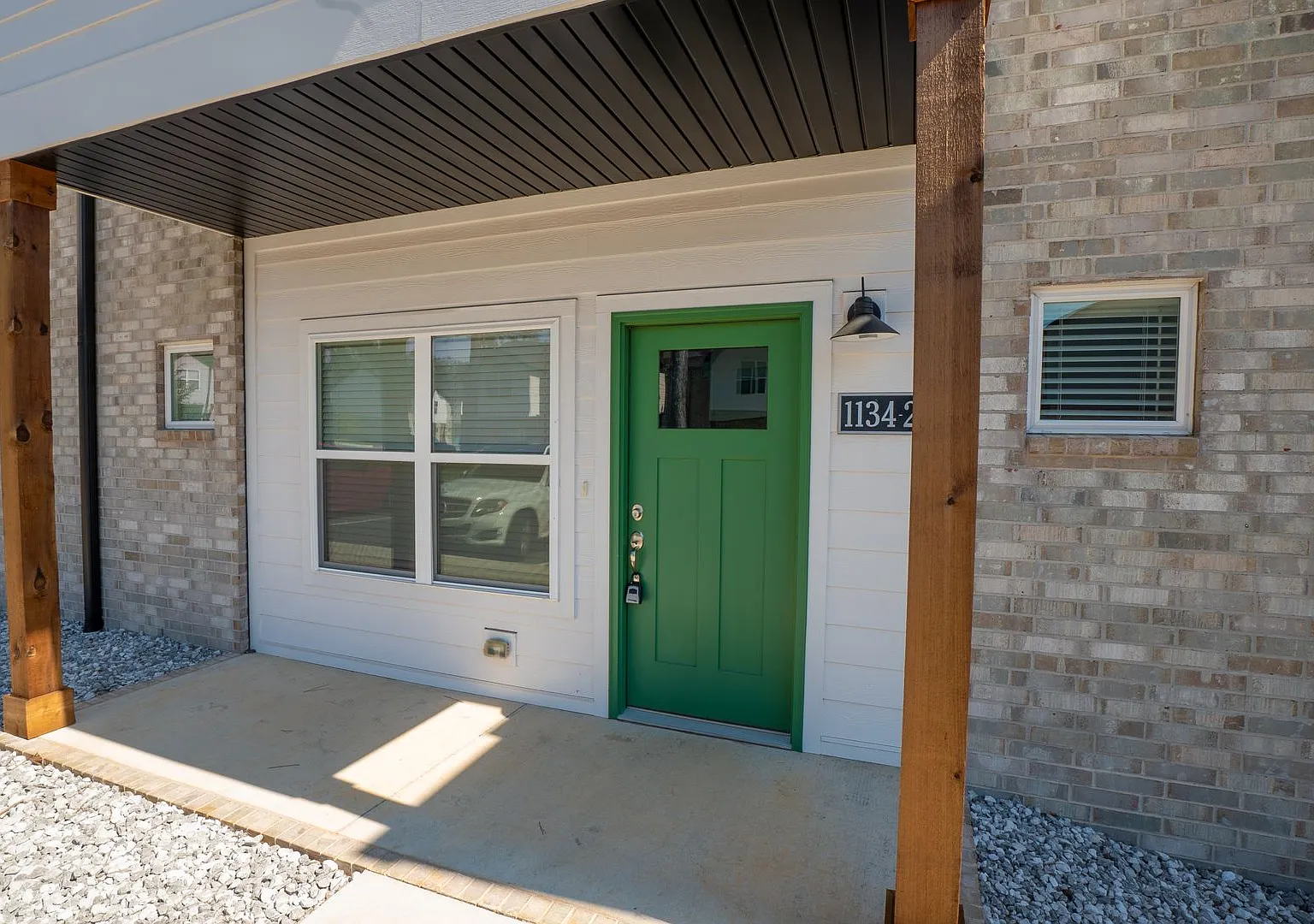 1134 N Pink Terrace — Photo 2