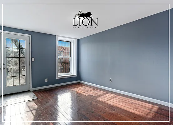 Rented by The Lion Real Estate | media 10