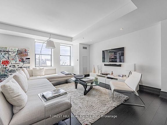 3rd image of 2 Avenue Rd #805