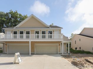 17537 Beechwood Ln, Spring Lake, MI 49456