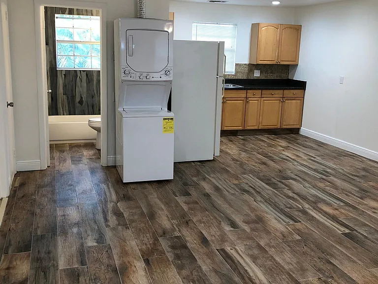558 Holly Dr #1 — Photo 9